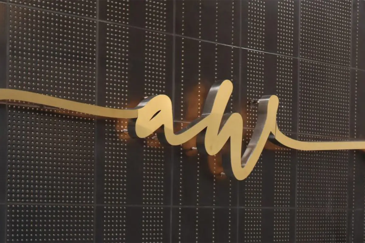 woman marking face chart